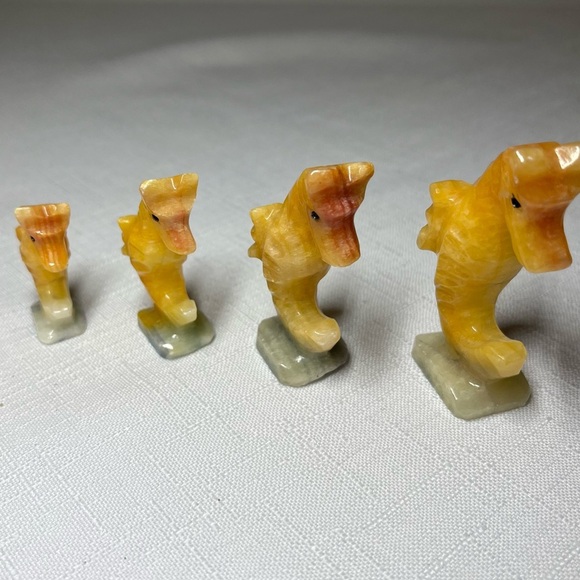 Vintage. Carved Onyx Seahorse family! Perfect to display. - Picture 3 of 6